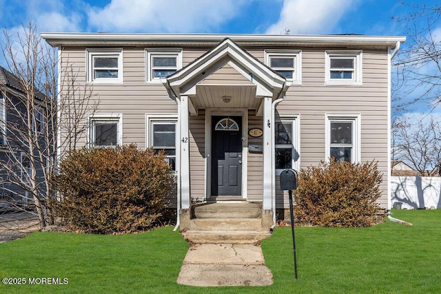 view of front facade featuring a front lawn