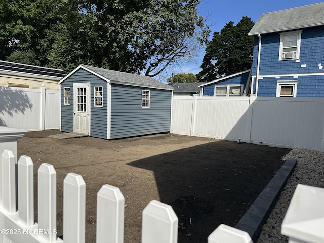 view of yard featuring cooling unit and a shed