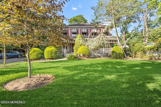 view of front of home featuring a front yard and covered porch