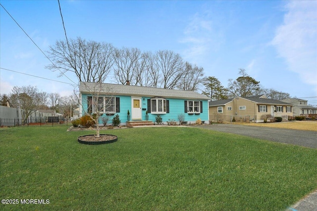 ranch-style home featuring a front lawn