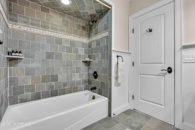 bathroom featuring washtub / shower combination