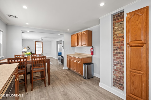 dining space featuring visible vents, crown molding, baseboards, recessed lighting, and light wood-style flooring