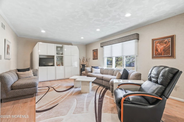 living room featuring baseboards, light wood-style floors, recessed lighting, and crown molding