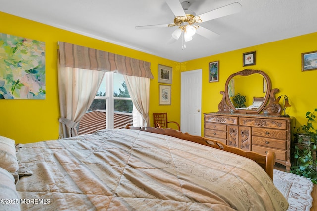 bedroom with ceiling fan