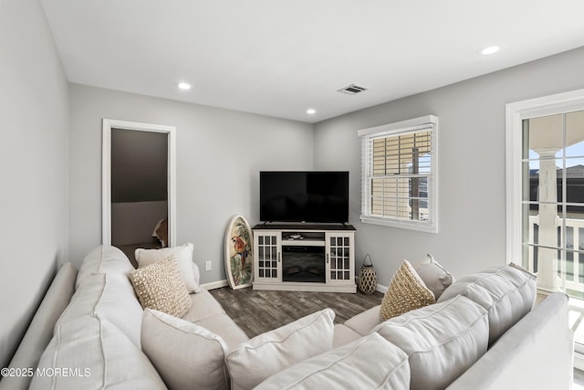 living area with visible vents, recessed lighting, baseboards, and wood finished floors