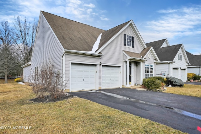 view of front facade featuring a garage and a front yard