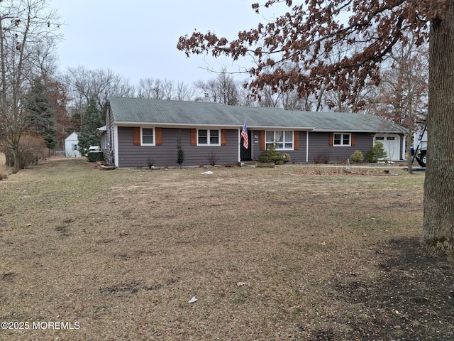 single story home with a front lawn