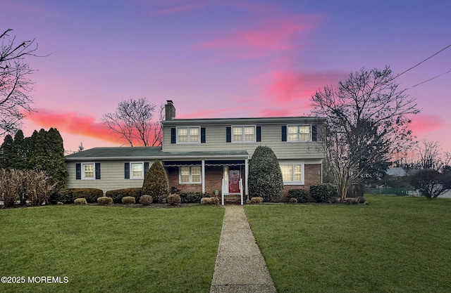 front of property featuring a yard