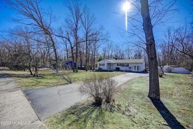 view of front of property with a front yard