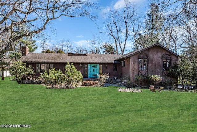 view of front of house with a front yard