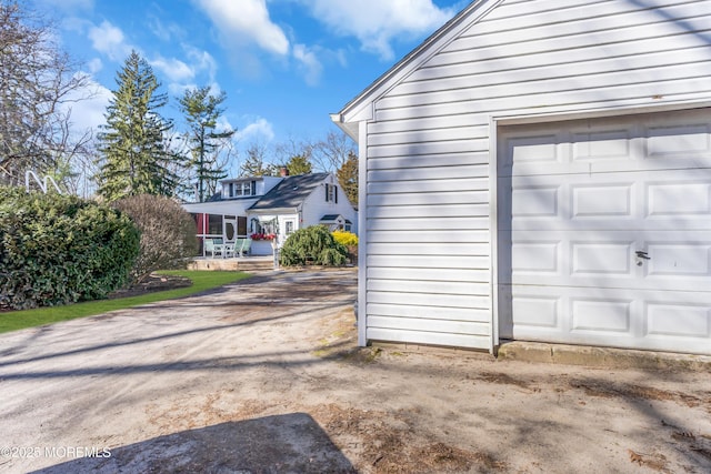 garage featuring a porch