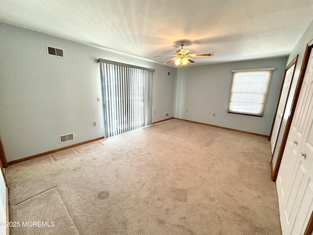 carpeted spare room featuring ceiling fan and a textured ceiling