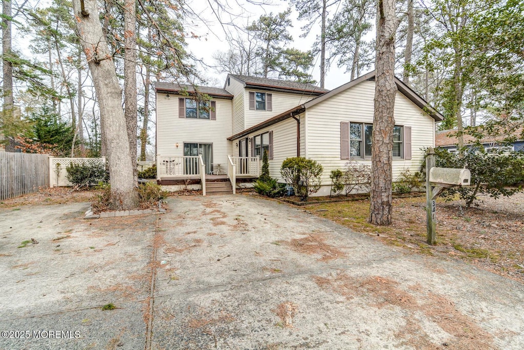 view of front of property featuring fence