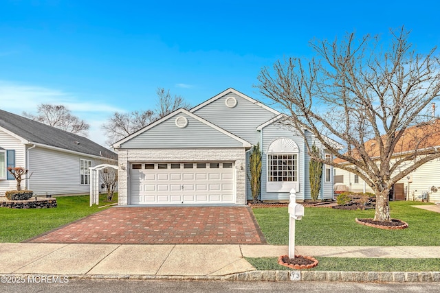 view of front facade featuring a garage and a front lawn