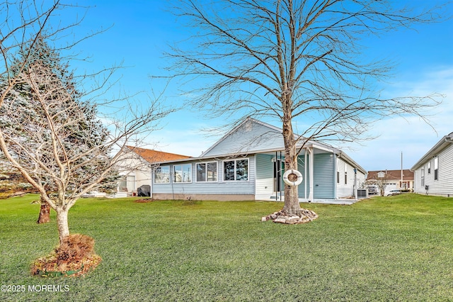 view of front of house with a front lawn