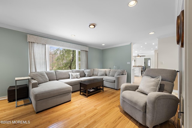 living room with baseboards, recessed lighting, light wood-type flooring, and crown molding