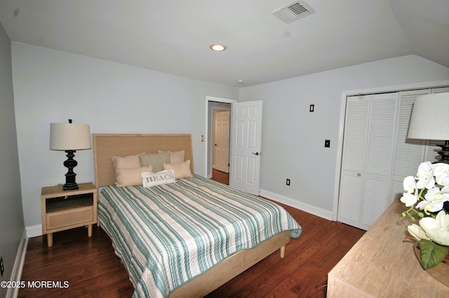 bedroom featuring dark wood finished floors, baseboards, visible vents, and a closet