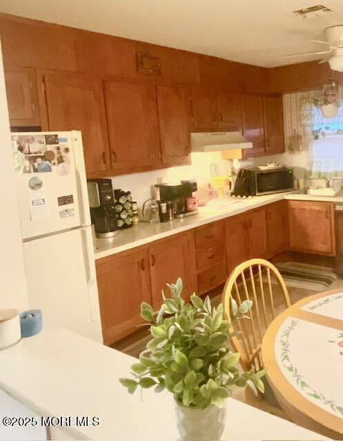 kitchen with ceiling fan and white fridge