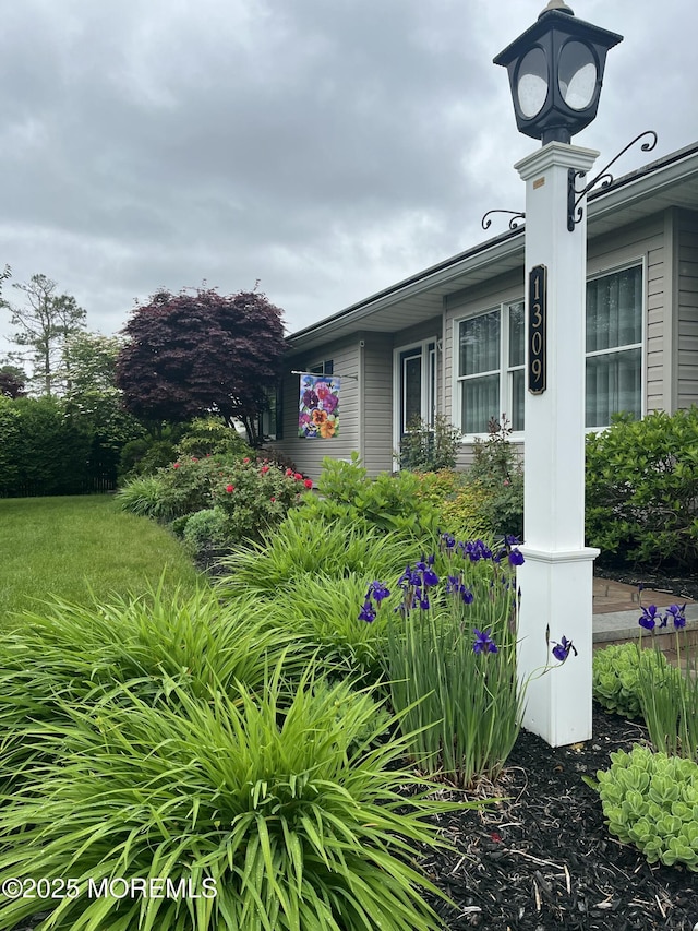 view of side of property featuring a yard