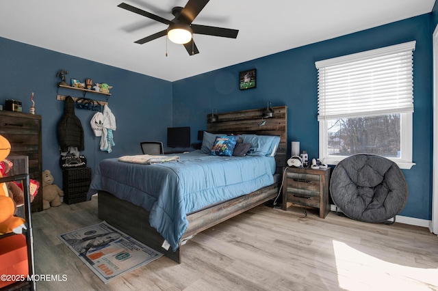 bedroom featuring light wood-style flooring and a ceiling fan