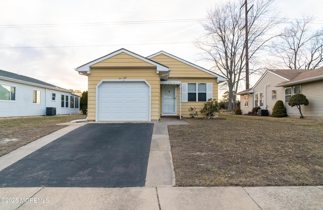 view of front of home featuring a garage and driveway