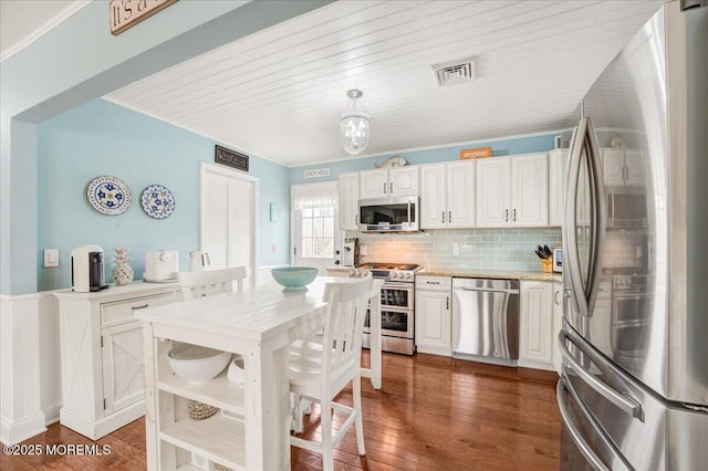 kitchen featuring dark wood-style flooring, visible vents, backsplash, appliances with stainless steel finishes, and white cabinets