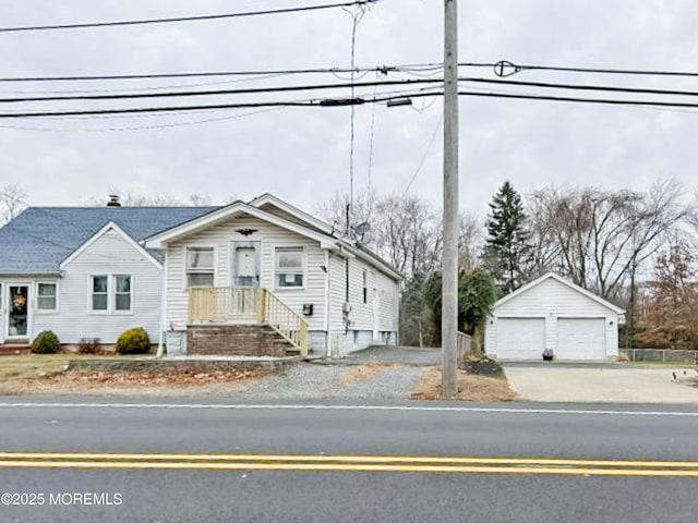 view of front of house with a detached garage and an outdoor structure