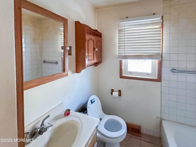 full bath with baseboards, toilet, tile patterned flooring, a bathtub, and vanity