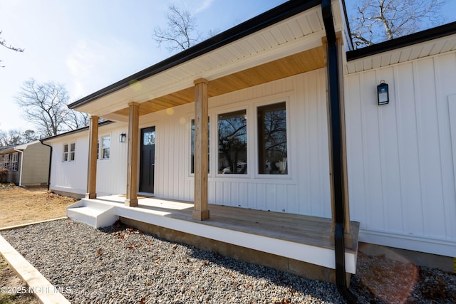 property entrance featuring covered porch