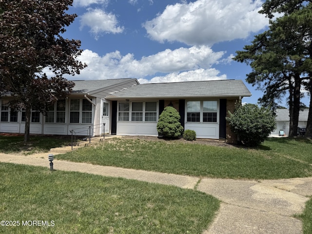 7B Cambridge Cir Unit B, Manchester, NJ 08759 - ranch-style home featuring a front yard, roof with shingles, and a sunroom
