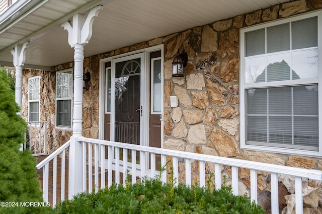 property entrance featuring stone siding