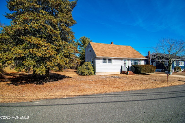 view of front of house featuring a shingled roof