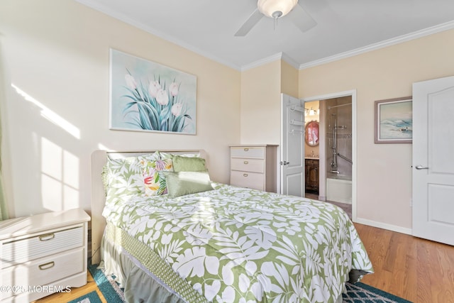 bedroom featuring light wood-style floors, ornamental molding, baseboards, and ceiling fan