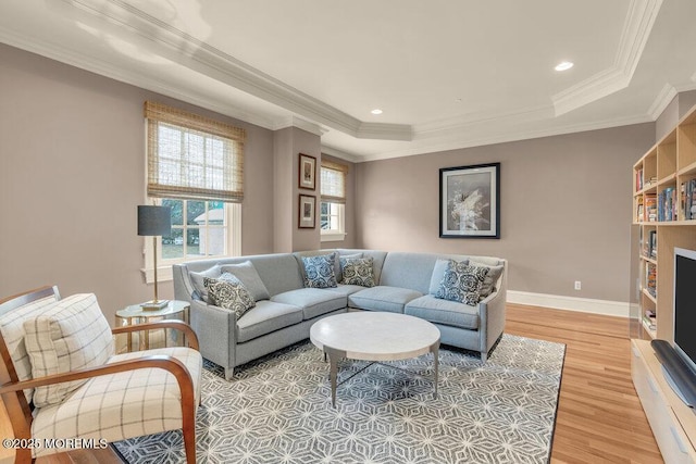 living area featuring light wood finished floors, baseboards, crown molding, and recessed lighting