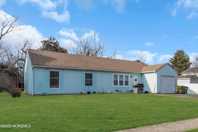 ranch-style home featuring a front lawn and roof with shingles