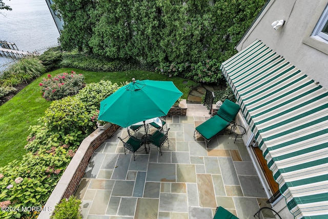 view of patio featuring outdoor dining area