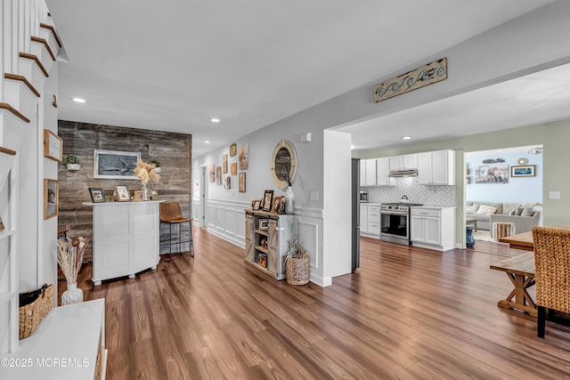 living room featuring a wainscoted wall, wood finished floors, and recessed lighting