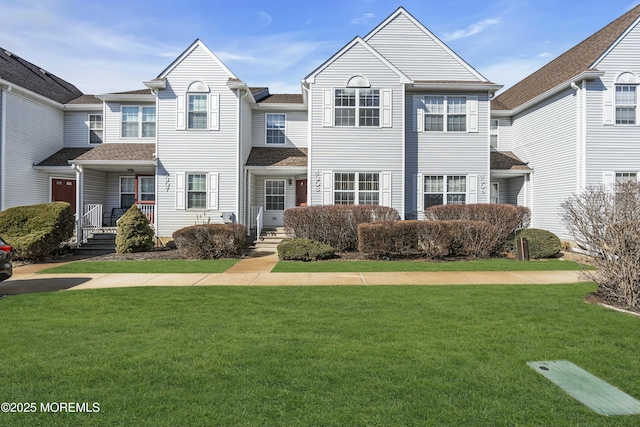 view of front of house featuring a front lawn