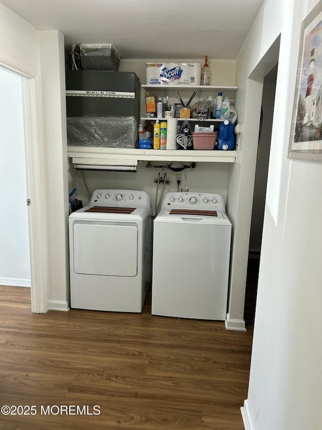 882 Balmoral Ct Unit D, Lakewood, NJ 08701 - laundry area featuring washer and clothes dryer, wood finished floors, and baseboards