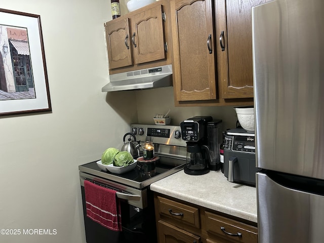 882 Balmoral Ct Unit D, Lakewood, NJ 08701 - kitchen featuring appliances with stainless steel finishes, under cabinet range hood, and light countertops