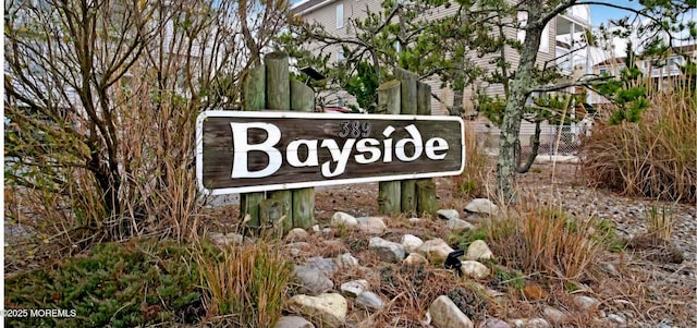 view of community / neighborhood sign