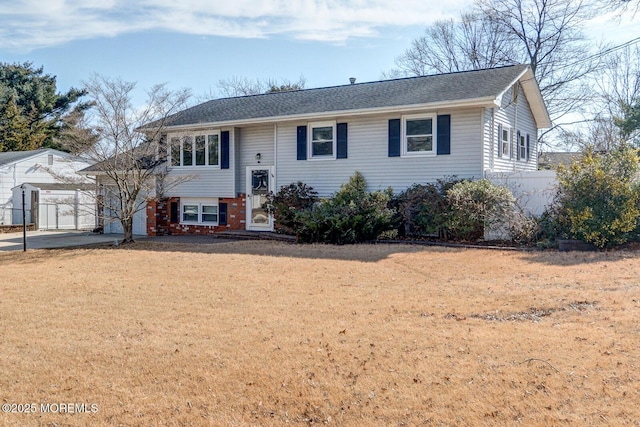 split foyer home with fence and a front yard