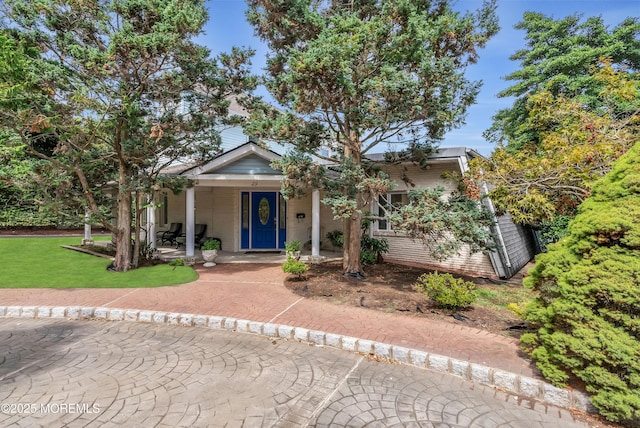 view of front of house featuring a porch