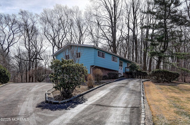 view of front of house with concrete driveway