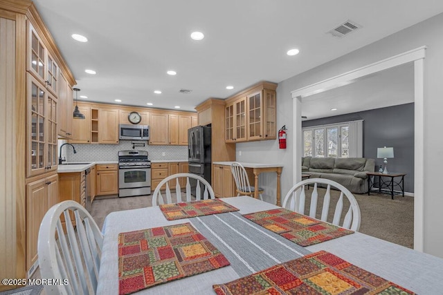 dining space featuring visible vents and recessed lighting