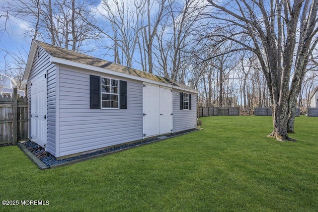 view of outdoor structure with an outdoor structure and a fenced backyard