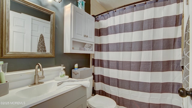 full bathroom with toilet, curtained shower, and vanity