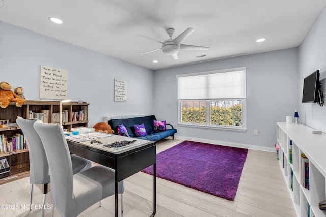 living room featuring recessed lighting, visible vents, ceiling fan, wood finished floors, and baseboards