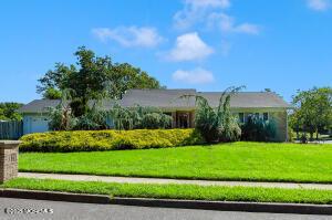 2 Apache Dr, Toms River, NJ 08753 - single story home with a front lawn