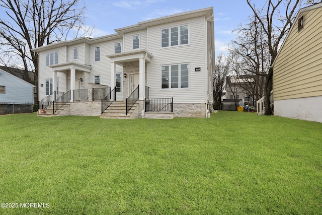 view of front of home featuring a front yard